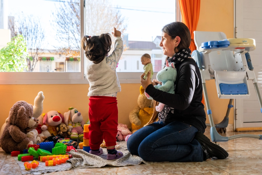 <i>Las familias interesadas deben ser mayores de 25 a&ntilde;os entre otros requisitos </i>