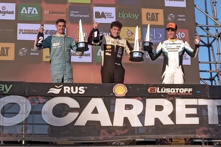 Nazareno L&oacute;pez subi&oacute; al podio y busca la remontada en la segunda final