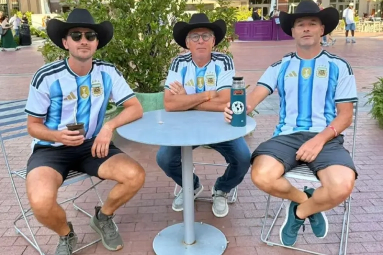 Los Ciclistas de Gualeguaych&uacute; est&aacute;n a 700 km de llegar al Mundial tras recorrer 17 pa&iacute;ses