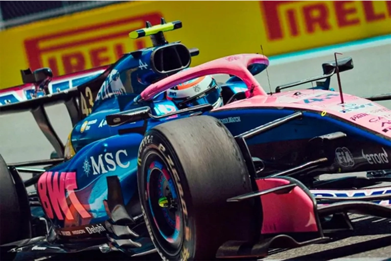 Franco Colapinto cerr&oacute; una gran actuaci&oacute;n al finalizar 8&deg; en el GP de Barcelona de F1: Hamilton gan&oacute; con Ferrari