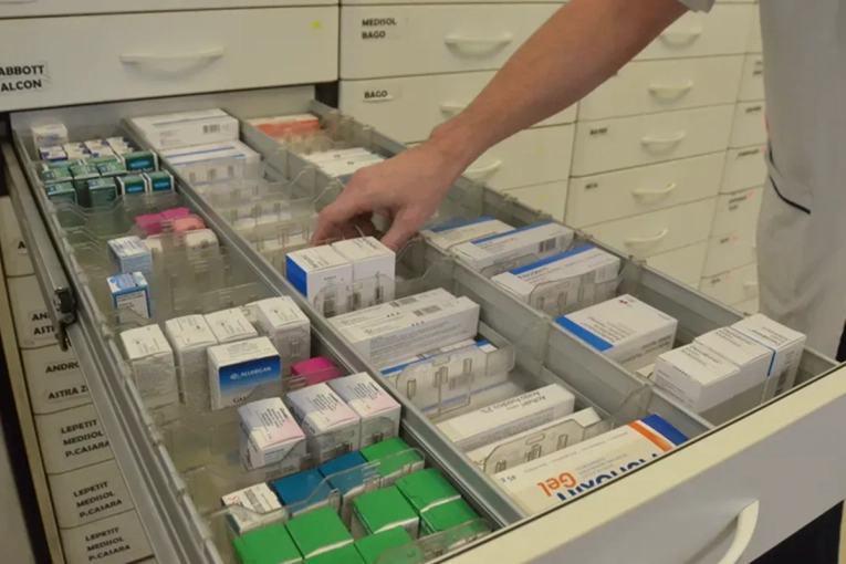 Cambia la entrega de medicamentos en farmacias: implementan validaci&oacute;n digital