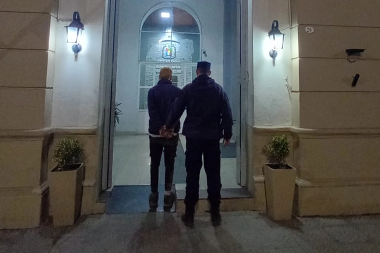 Detuvieron a un sospechoso de robo tras enfrentarse con la Polic&iacute;a en la v&iacute;a p&uacute;blica
