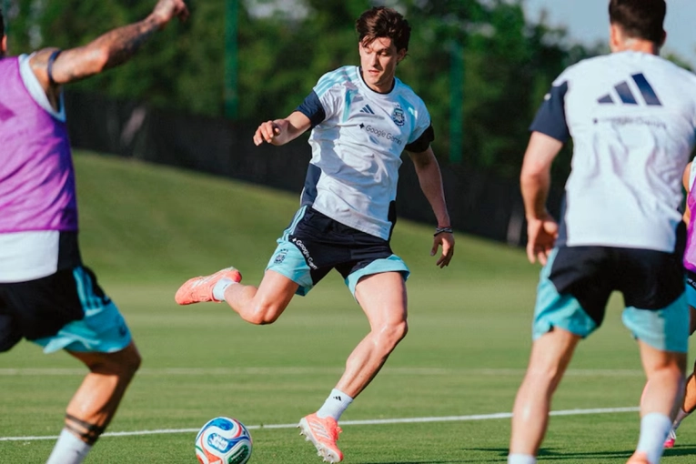 Balerdi sufri&oacute; un desgarro y qued&oacute; afuera del Mundial con la Selecci&oacute;n argentina