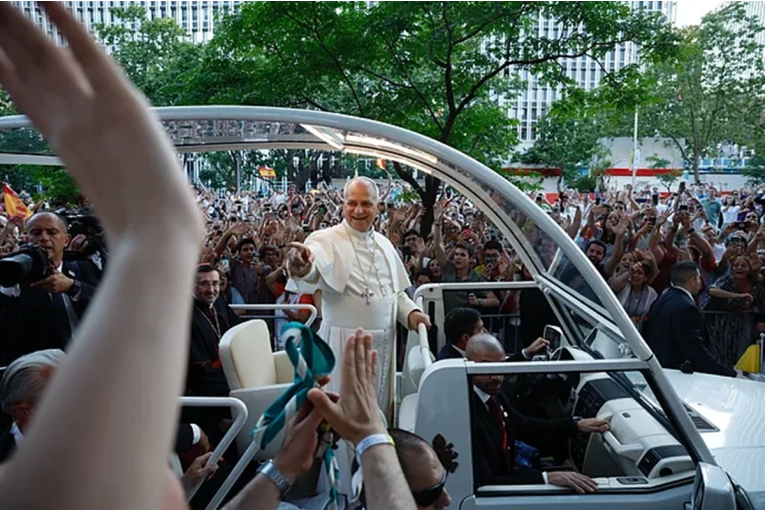 El papa Le&oacute;n XIV comenz&oacute; en Madrid una visita que moviliz&oacute; a miles de fieles