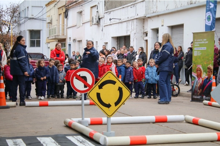 En el D&iacute;a Nacional de la Seguridad Vial, se realiz&oacute; una jornada educativa para ni&ntilde;os de nivel inicial