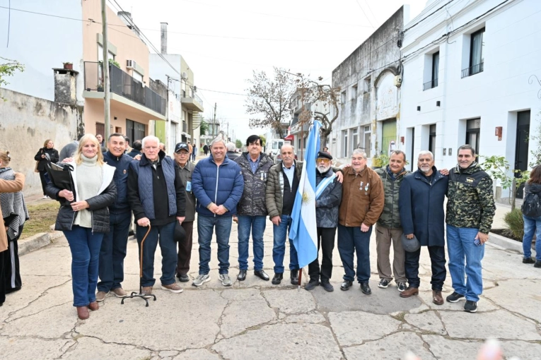 Instalaron nueva se&ntilde;al&eacute;tica y descubrieron una placa en memoria del soldado Carlos Mosto