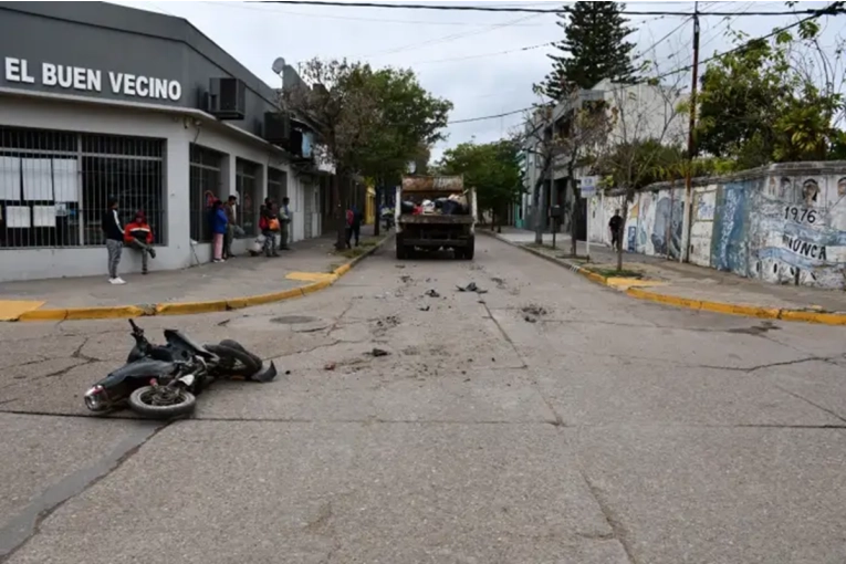 Muri&oacute; un adolescente de 16 a&ntilde;os tras chocar en moto contra un cami&oacute;n recolector