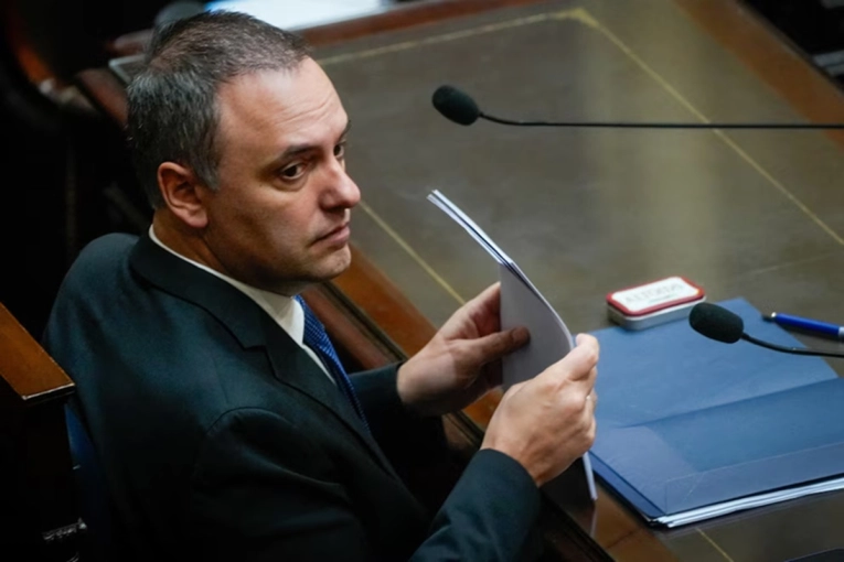La estrategia libertaria para proteger a Manuel Adorni en el Senado