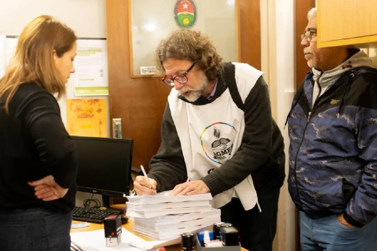 La Multisectorial entreg&oacute; m&aacute;s de 50 mil firmas en rechazo a la reforma de la Caja de Jubilaciones