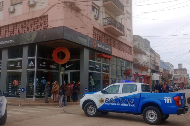 Conmoci&oacute;n por la muerte de una adolescente que se habr&iacute;a arrojado del edificio Guini