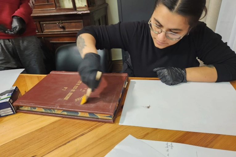 Resguardan la memoria local: preservan libros de actas hist&oacute;ricos del exfrigor&iacute;fico Gualeguaych&uacute;