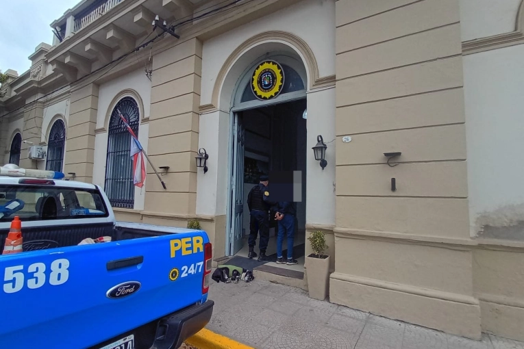 Detienen a un hombre por incumplir arresto domiciliario en una causa de narcomenudeo