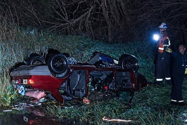 Tres entrerrianos murieron al caer con su auto al agua en ruta 9