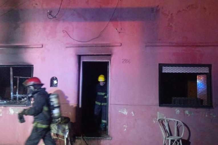 Se mantiene grave e internado en Terapia Intensiva el hombre afectado en el incendio