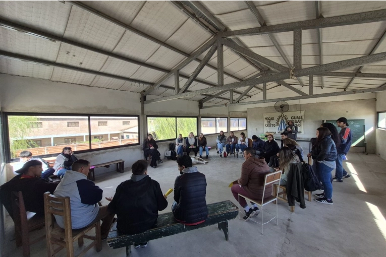 El Hogar de Cristo impulsa una actividad abierta para reflexionar sobre el consumo problem&aacute;tico