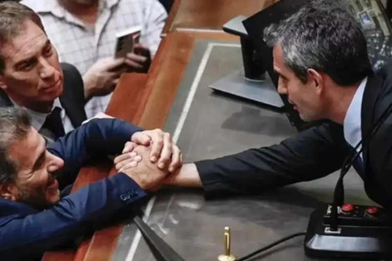 Por qu&eacute; el PRO de Mauricio Macri le vuelve a dar una vida a Adorni en el Congreso