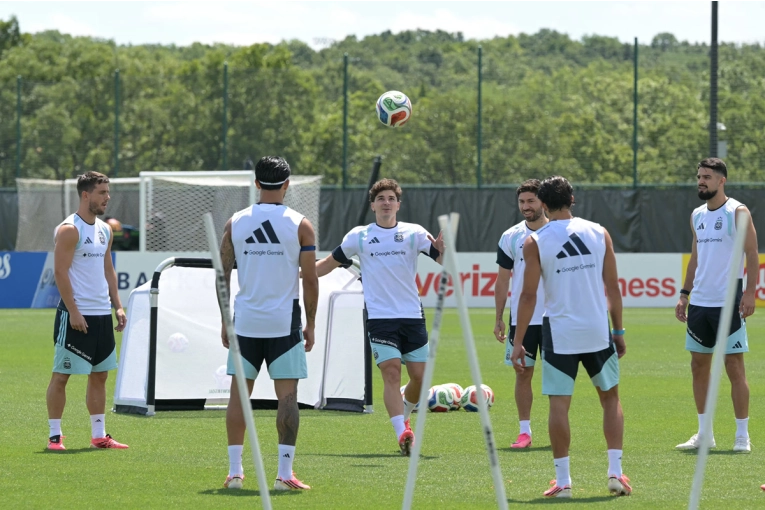 Scaloni analiza siete posibles debuts en la Selecci&oacute;n durante el choque con Jordania