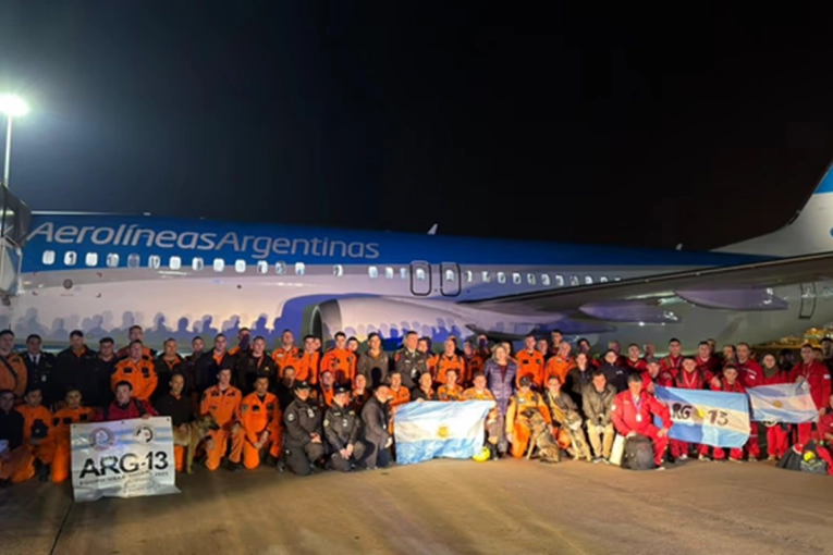 Aerol&iacute;neas Argentinas envi&oacute; un avi&oacute;n carguero y un vuelo con brigadistas a Venezuela