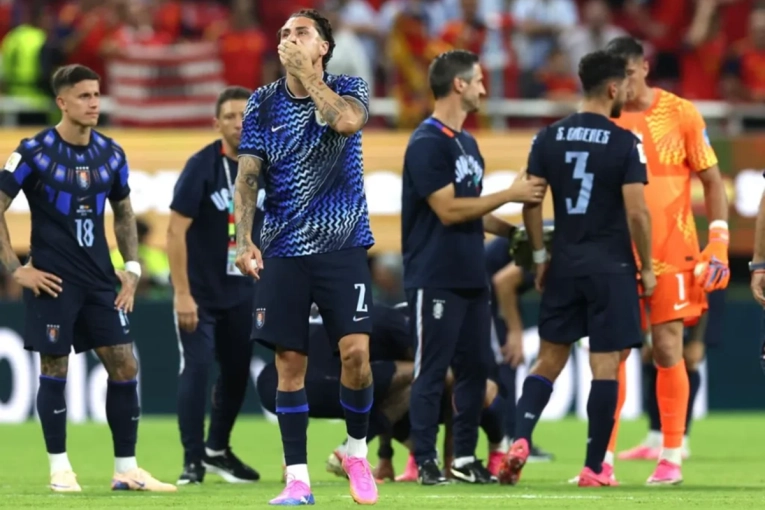 Uruguay perdi&oacute; con Espa&ntilde;a y qued&oacute; eliminado en primera fase