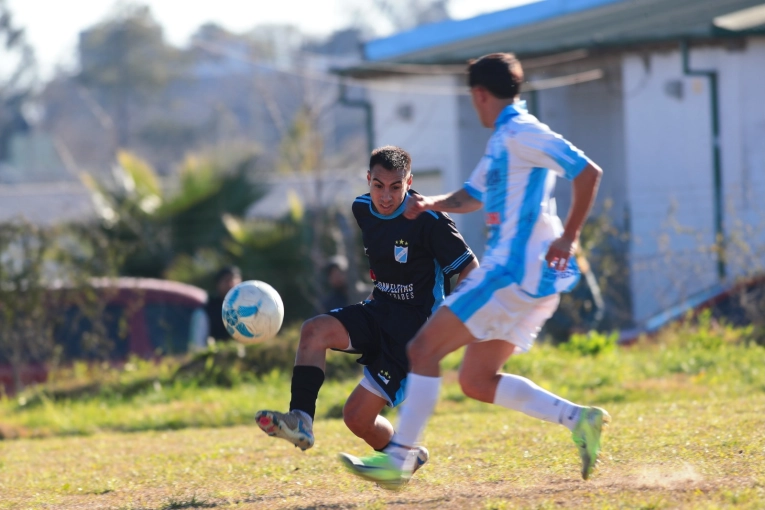 Juventud Unida empat&oacute; con Defensores del Oeste y cort&oacute; la racha de victorias consecutivas