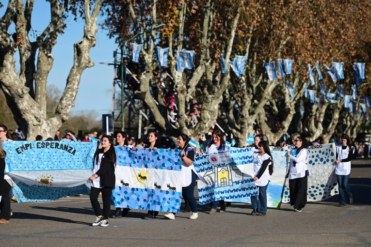 Abri&oacute; la convocatoria para participar del tradicional desfile del 9 de Julio