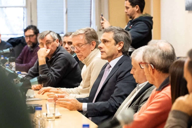 Dirigentes pol&iacute;ticos, sindicales y empresariales crearon una mesa conjunta para analizar la crisis de la Granja Tres Arroyos