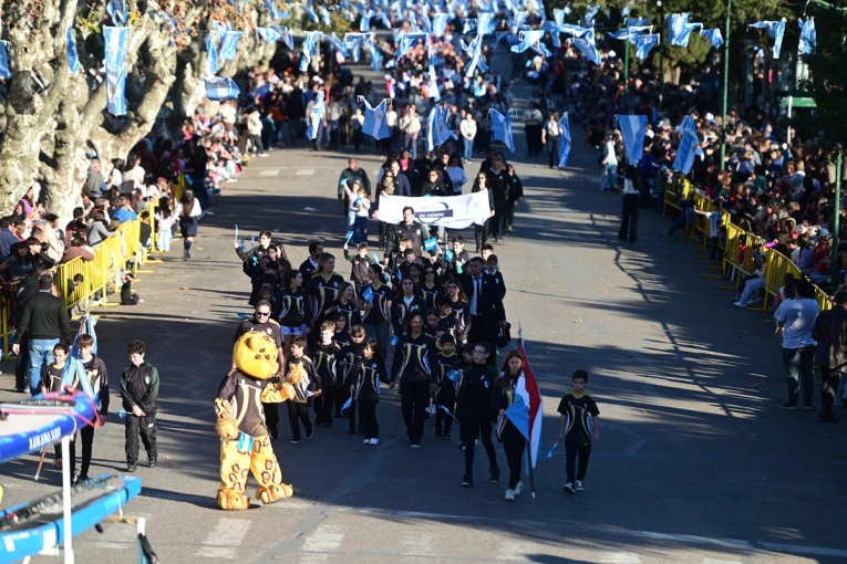 Gualeguaych&uacute; se viste de patria: tanques, bandas militares y un desfile hist&oacute;rico en la Costanera