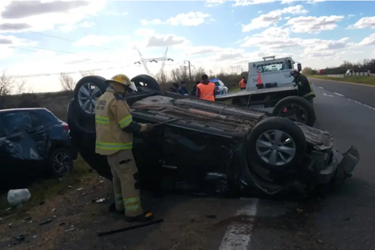 Un hombre de 79 a&ntilde;os result&oacute; herido tras provocar un choque y vuelco en la Ruta 12