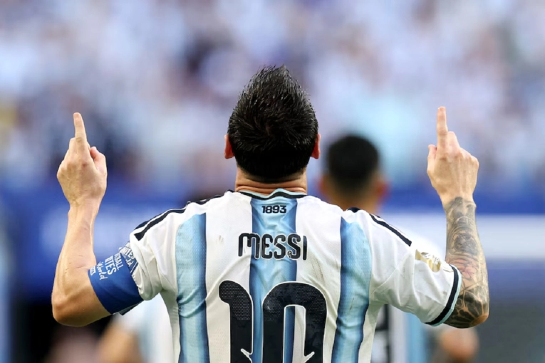 Video: el gol de Lionel Messi tras el pase magistral del entrerriano Lisandro Mart&iacute;nez
