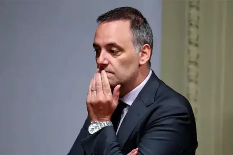 La Justicia prohibi&oacute; la salida del pa&iacute;s de Manuel Adorni por riesgo de fuga