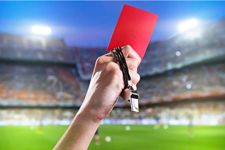 Cuatro &aacute;rbitros suspendidos en la Liga de Gualeguaych&uacute;