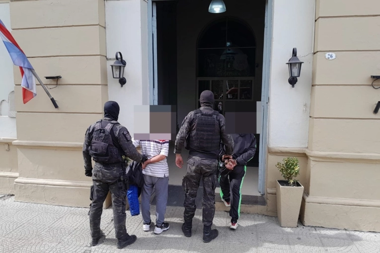 Condenaron a un joven por vender coca&iacute;na y a un hombre por facilitar el lugar