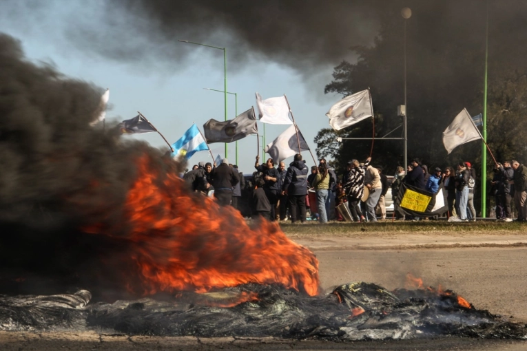 Trabajadores de Granja Tres Arroyos manifestar&aacute;n en Ruta 14 con los despedidos de Uni&oacute;n Bat
