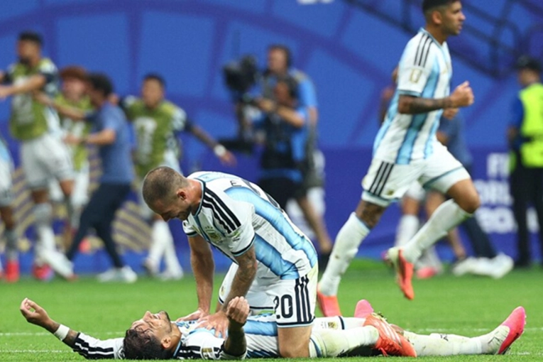 Tras una remontada &eacute;pica, Argentina venci&oacute; 3-2 a Egipto y clasific&oacute; a los cuartos de final del Mundial