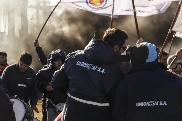 Una tarde cargada de reclamos en la Ruta 14 por los despidos en Gualeguaych&uacute; y Concepci&oacute;n