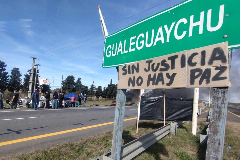 &ldquo;Es un desastre lo que est&aacute; sucediendo&rdquo;: masiva protesta en la ruta por ola de despidos