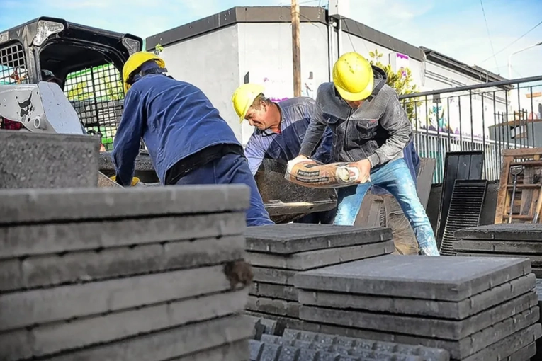 La construcci&oacute;n creci&oacute; en mayo, mientras la industria profundiz&oacute; su ca&iacute;da