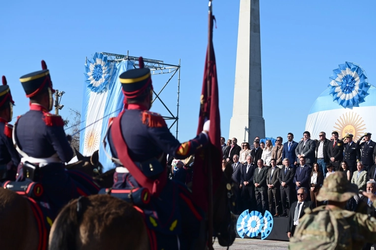 Gualeguaych&uacute; celebra el 9 de Julio con desfile c&iacute;vico-militar y dos exhibiciones de la Brigada Blanca