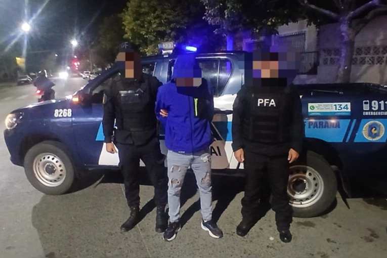 Detuvieron a un hombre coca&iacute;na y secuestraron una moto y dinero en efectivo