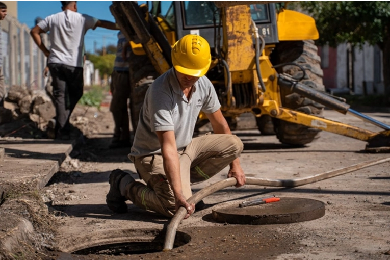Obras Sanitarias realiz&oacute; m&aacute;s de 3.700 intervenciones en la red de agua y cloacas en seis meses