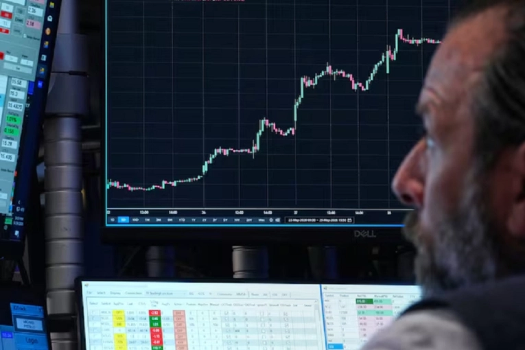Cuando los n&uacute;meros mejoran, pero la vida no: la diferencia entre macro y micro