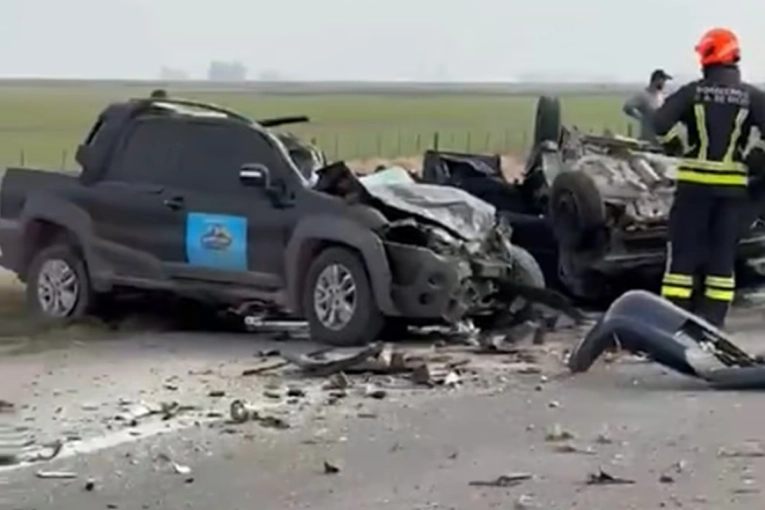 Tres personas murieron en un choque m&uacute;ltiple en la Ruta 7, entre ellos, un nene de 12 a&ntilde;os