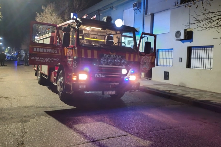 Durante la previa del partido de Argentina los Bomberos Voluntarios controlaron un incendio de vivienda en calle Moreno
